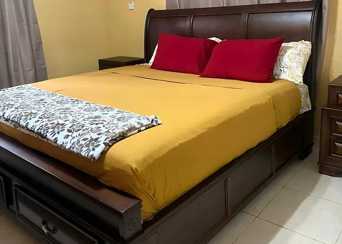 2br Stay, Pool,gym,near Airport, Beaches&hip Strip Apartment