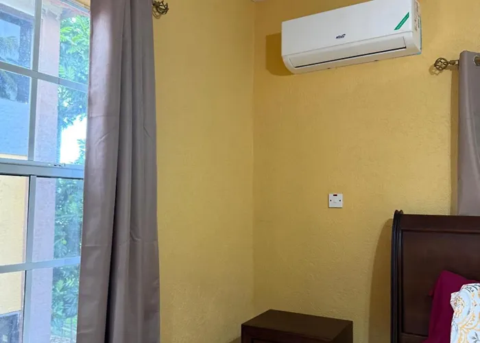 2br Stay, Pool,gym,near Airport, Beaches&hip Strip Montego Bay