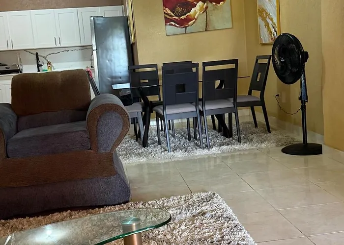 2br Stay, Pool,gym,near Airport, Beaches&hip Strip Apartment