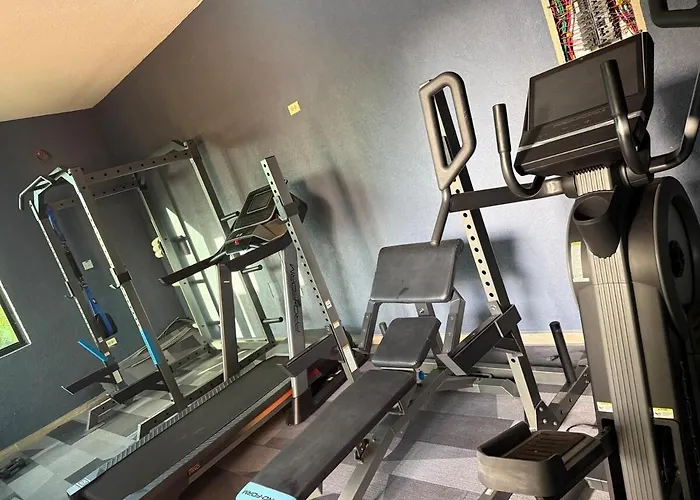 2br Stay, Pool,gym,near Airport, Beaches&hip Strip *