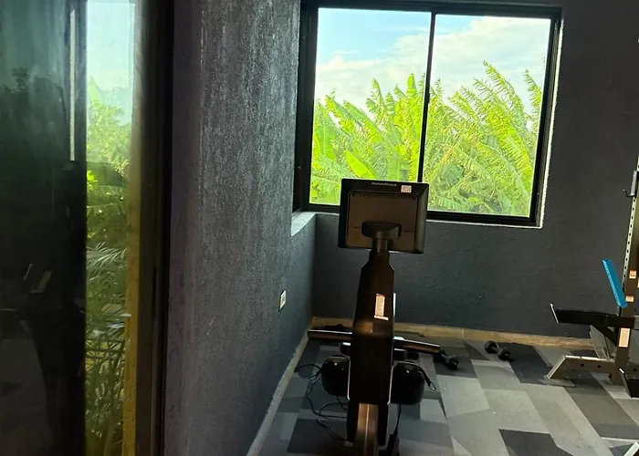 2br Stay, Pool,gym,near Airport, Beaches&hip Strip *